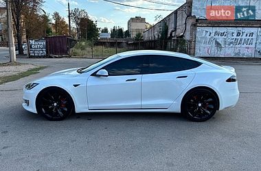 Лифтбек Tesla Model S 2016 в Кривом Роге