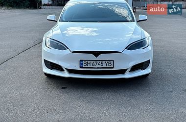Лифтбек Tesla Model S 2016 в Кривом Роге
