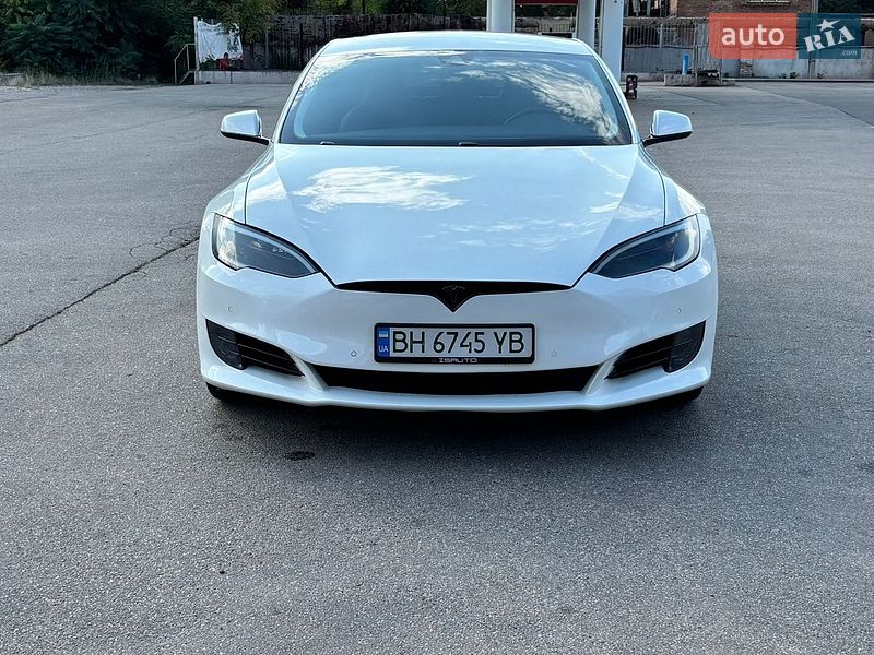 Лифтбек Tesla Model S 2016 в Кривом Роге