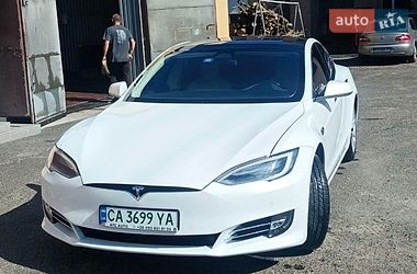 Ліфтбек Tesla Model S 2017 в Городищеві