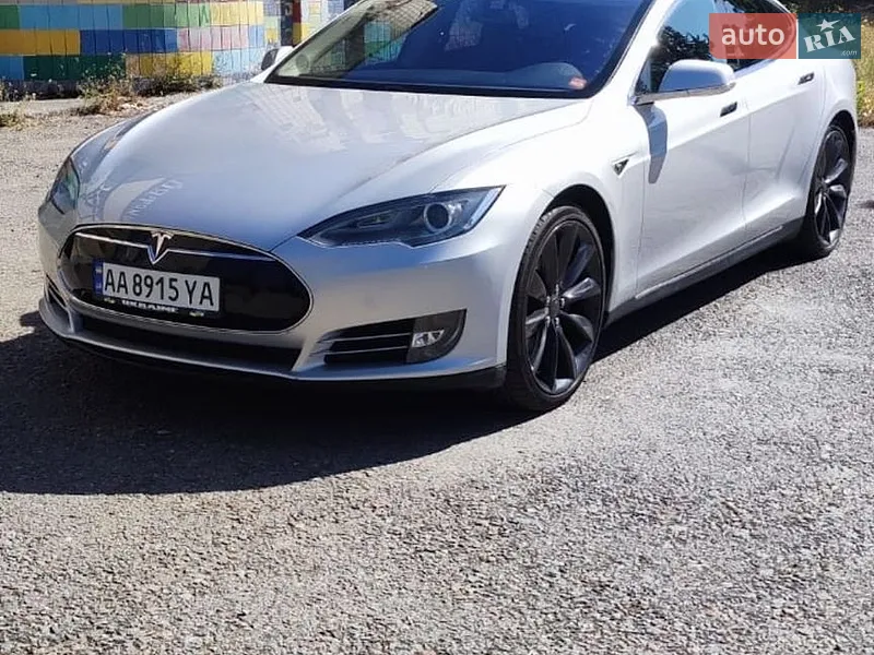 Tesla Model S 2013