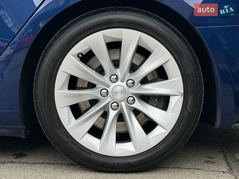 Ліфтбек Tesla Model S 2018 в Києві