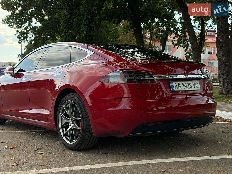 Лифтбек Tesla Model S 2019 в Киеве