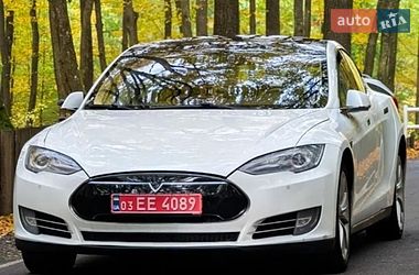 Лифтбек Tesla Model S 2014 в Буске