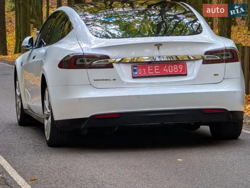 Ліфтбек Tesla Model S 2014 в Буську