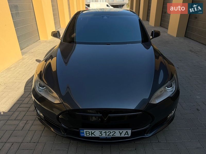 Ліфтбек Tesla Model S 2015 в Рівному