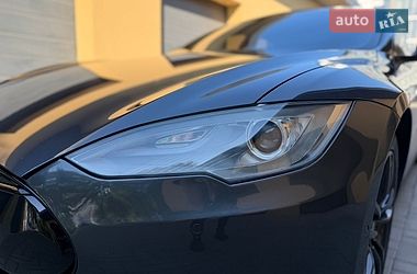 Ліфтбек Tesla Model S 2015 в Рівному