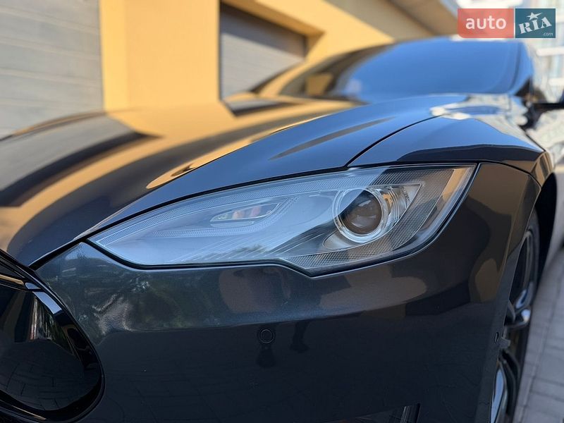 Ліфтбек Tesla Model S 2015 в Рівному