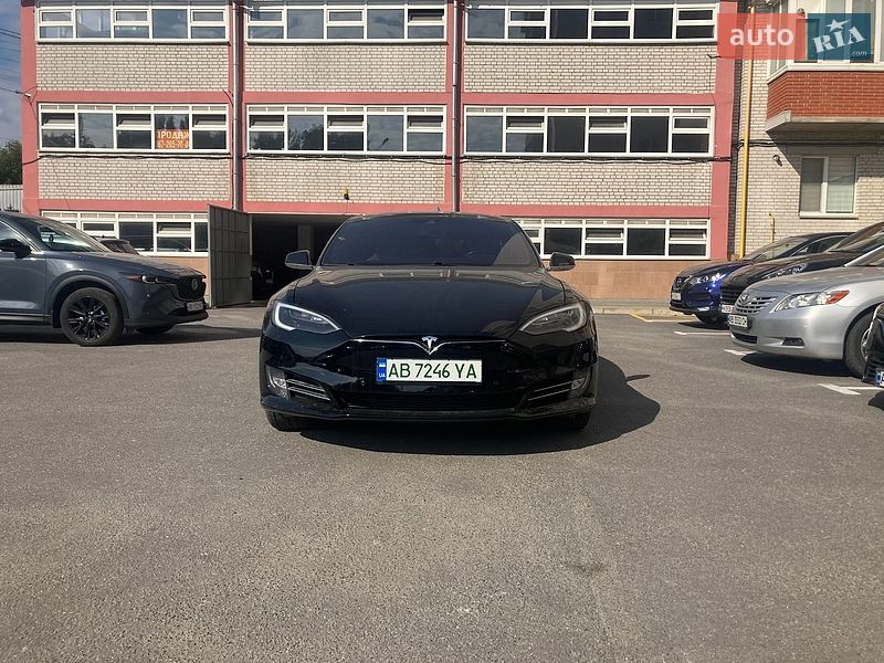 Лифтбек Tesla Model S 2016 в Виннице