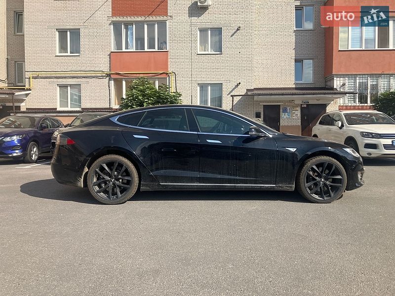 Лифтбек Tesla Model S 2016 в Виннице