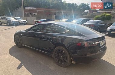 Лифтбек Tesla Model S 2016 в Виннице