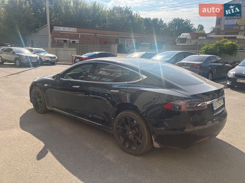 Лифтбек Tesla Model S 2016 в Виннице