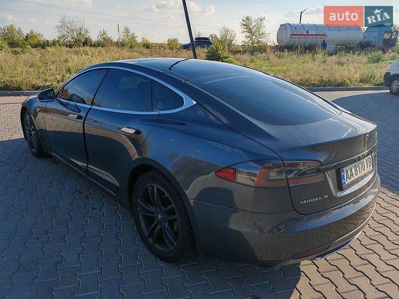 Ліфтбек Tesla Model S 2014 в Києві фото 10 Ліфтбек Tesla Model S 2014 в Києві
