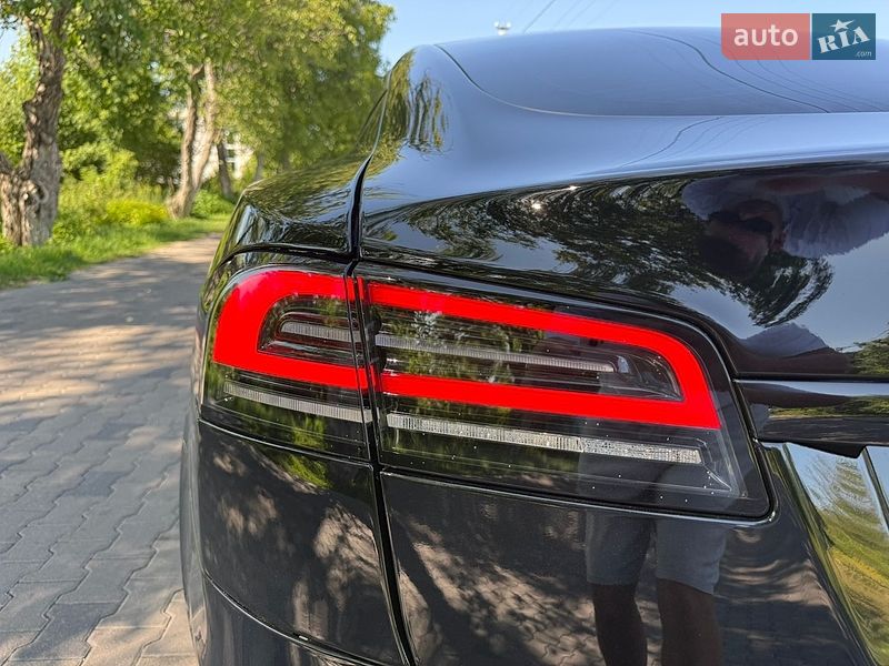 Лифтбек Tesla Model S 2023 в Ровно