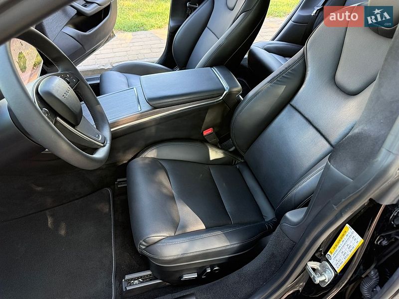 Лифтбек Tesla Model S 2023 в Ровно