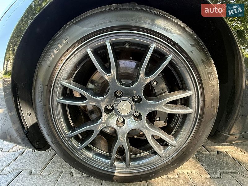 Лифтбек Tesla Model S 2023 в Ровно
