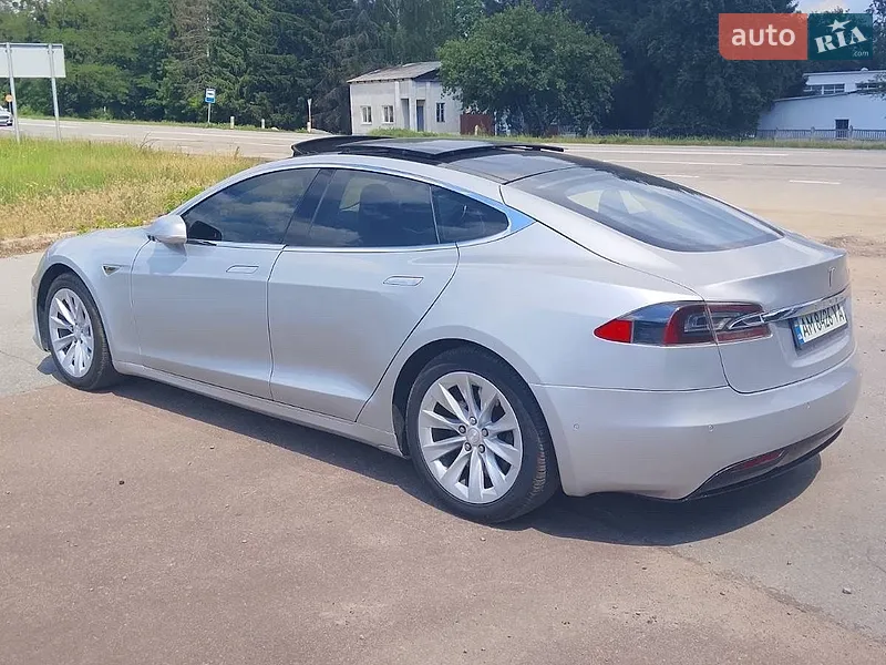 Tesla Model S 2016