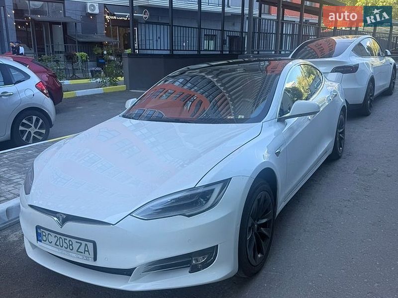Лифтбек Tesla Model S 2019 в Киеве