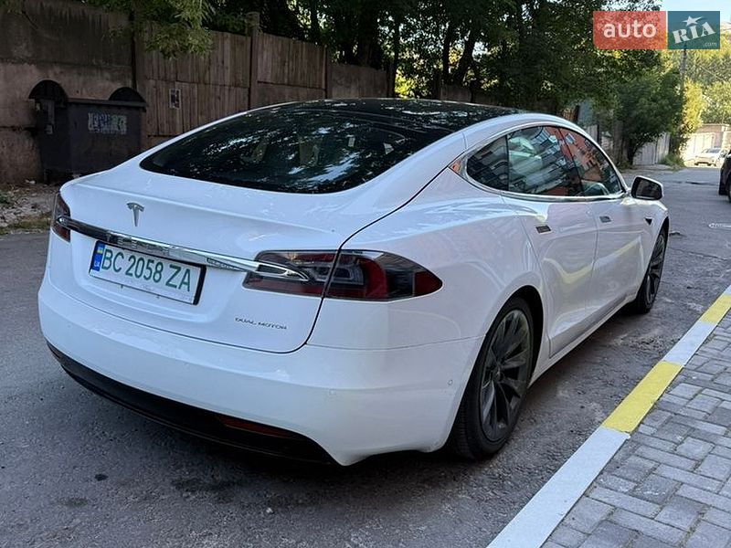Лифтбек Tesla Model S 2019 в Киеве