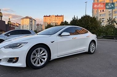 Ліфтбек Tesla Model S 2017 в Івано-Франківську