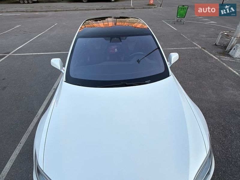 Ліфтбек Tesla Model S 2017 в Івано-Франківську