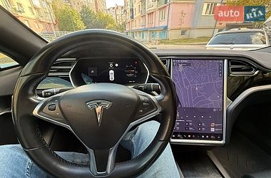 Ліфтбек Tesla Model S 2017 в Івано-Франківську