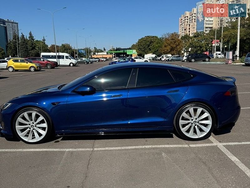 Лифтбек Tesla Model S 2017 в Одессе