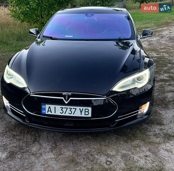 Tesla Model S 2015