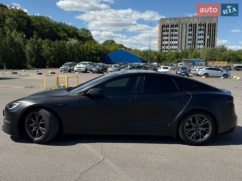 Лифтбек Tesla Model S 2023 в Львове