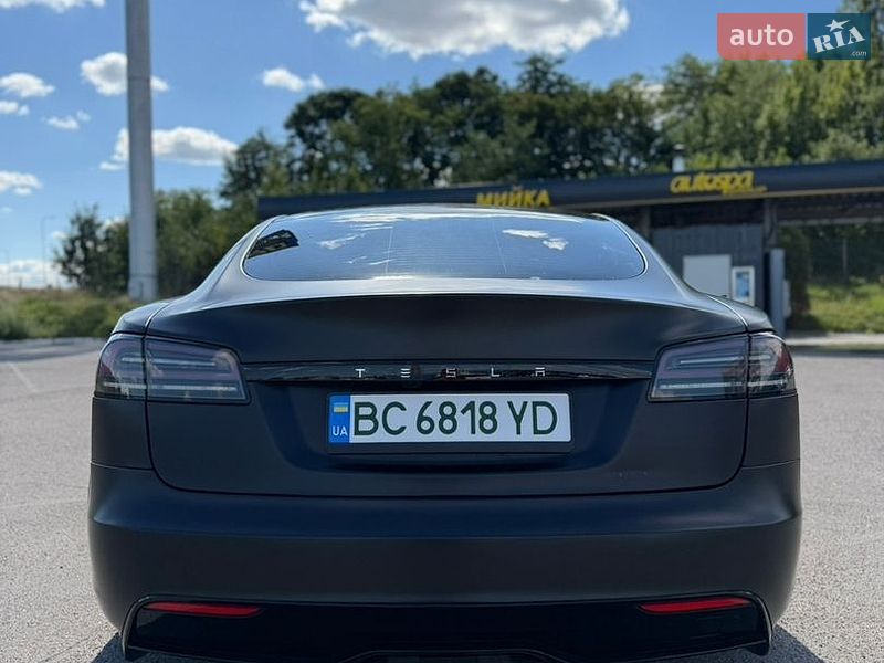 Лифтбек Tesla Model S 2023 в Львове