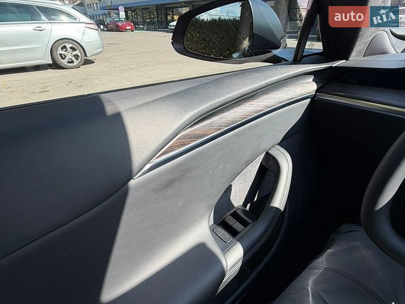 Лифтбек Tesla Model S 2023 в Львове