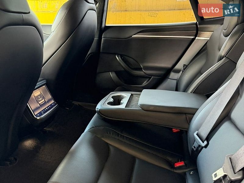 Лифтбек Tesla Model S 2023 в Львове