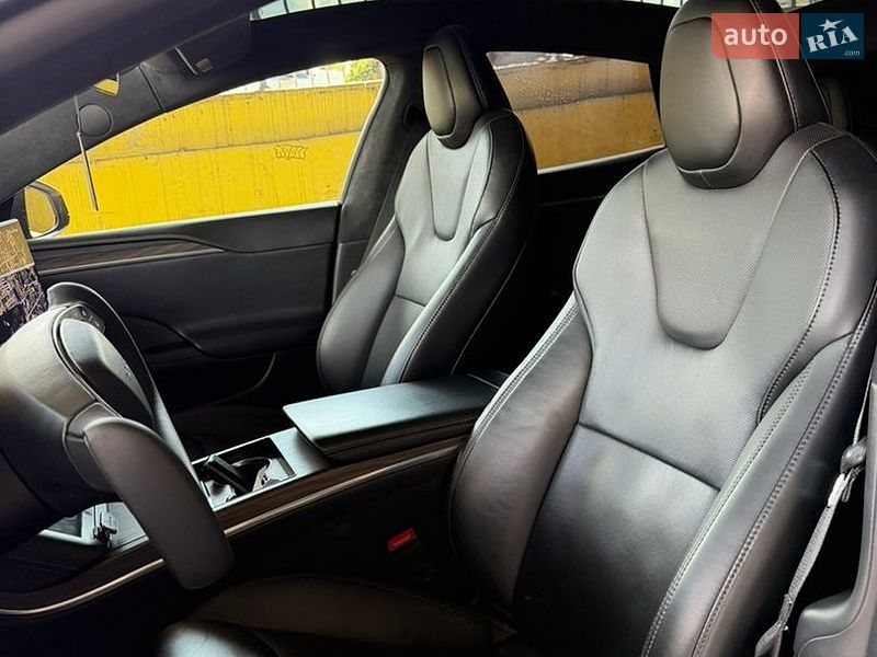 Лифтбек Tesla Model S 2023 в Львове