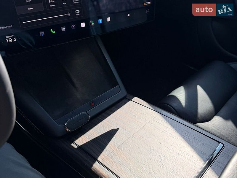 Лифтбек Tesla Model S 2023 в Львове