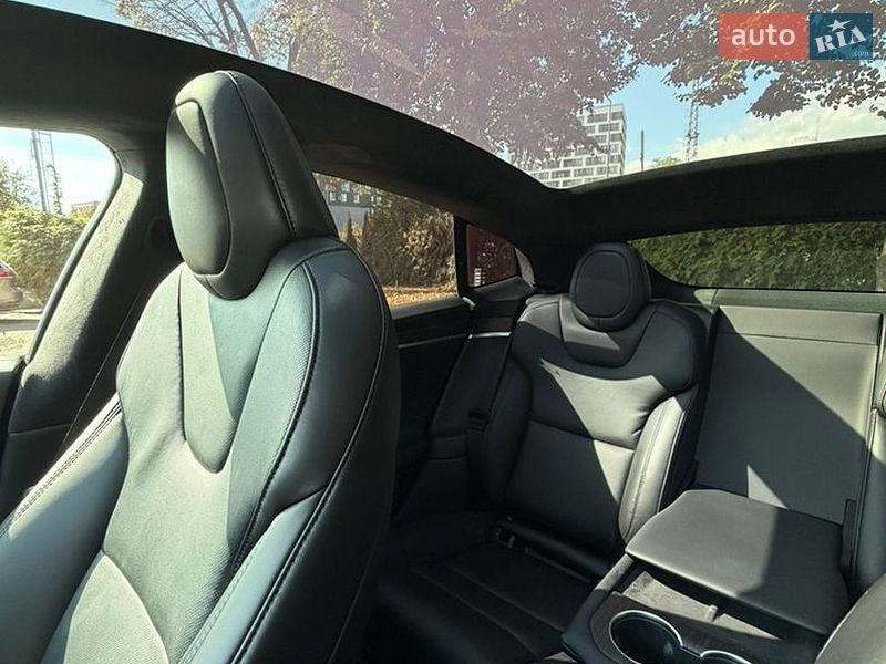 Лифтбек Tesla Model S 2023 в Львове