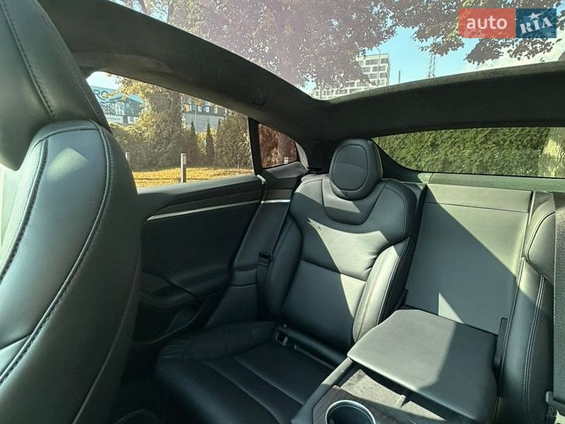 Лифтбек Tesla Model S 2023 в Львове