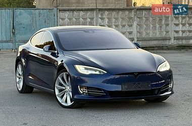 Лифтбек Tesla Model S 2016 в Ровно