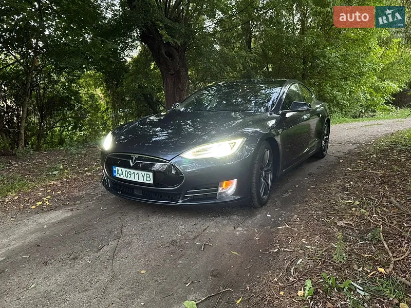 Tesla Model S 2015
