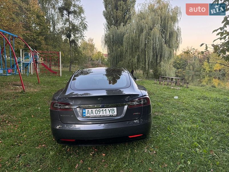 Ліфтбек Tesla Model S 2015 в Києві