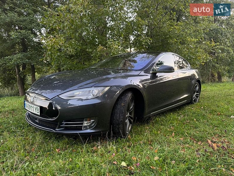 Ліфтбек Tesla Model S 2015 в Києві