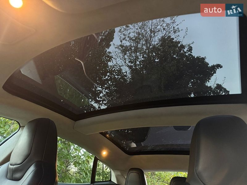 Ліфтбек Tesla Model S 2015 в Києві