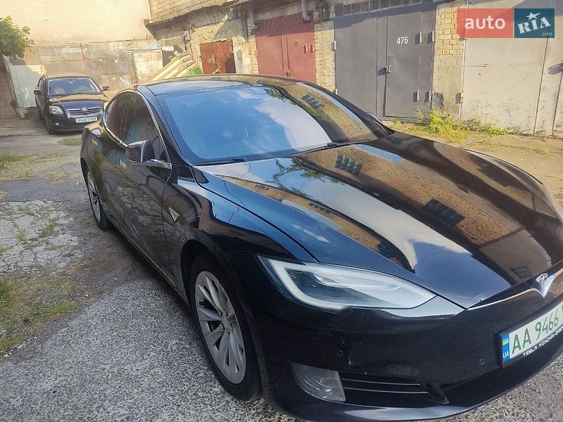 Ліфтбек Tesla Model S 2016 в Києві