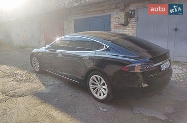 Ліфтбек Tesla Model S 2016 в Києві