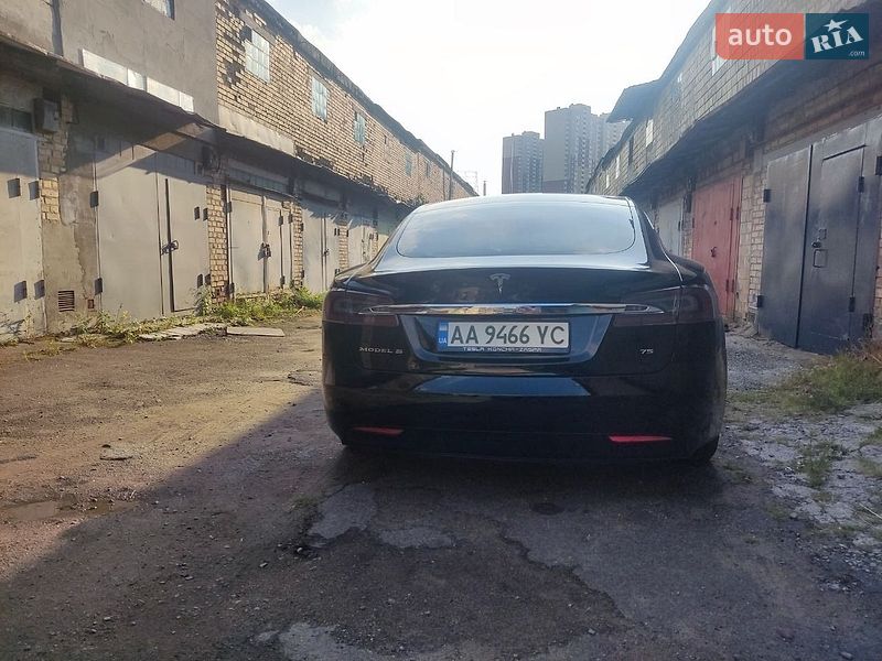 Ліфтбек Tesla Model S 2016 в Києві