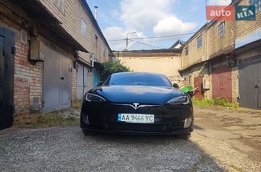 Ліфтбек Tesla Model S 2016 в Києві