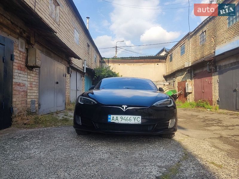 Ліфтбек Tesla Model S 2016 в Києві