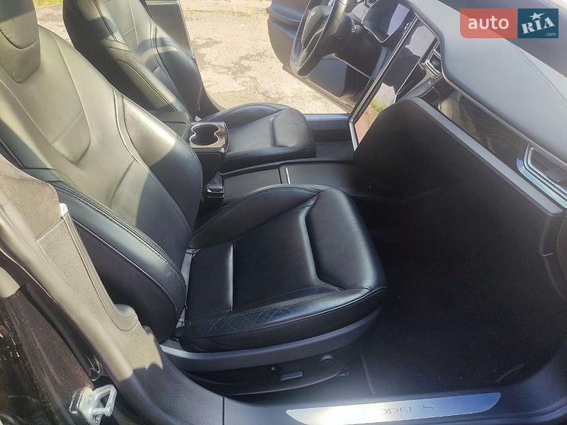 Ліфтбек Tesla Model S 2016 в Києві