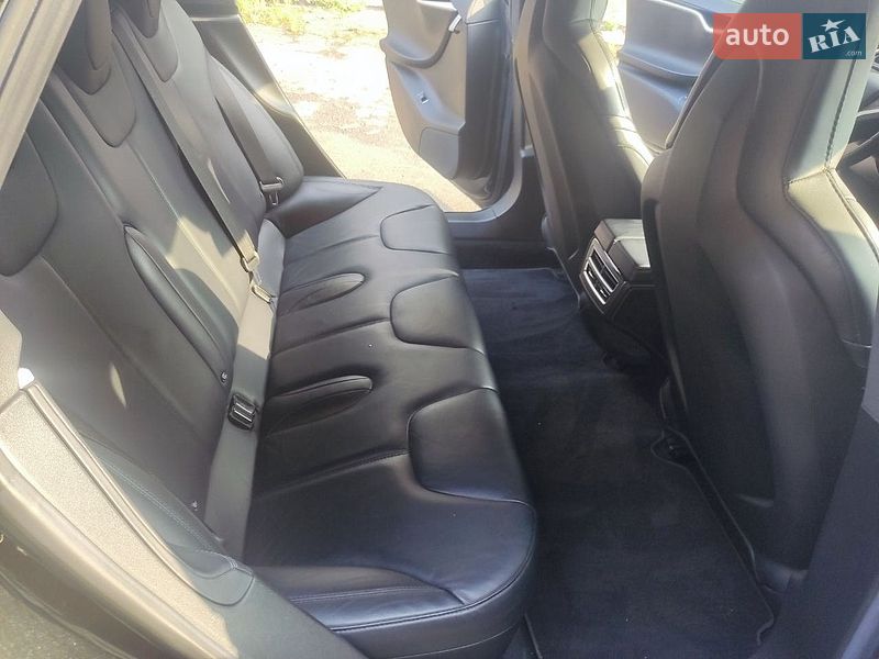 Ліфтбек Tesla Model S 2016 в Києві