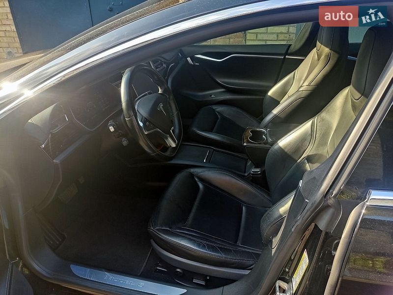 Ліфтбек Tesla Model S 2016 в Києві