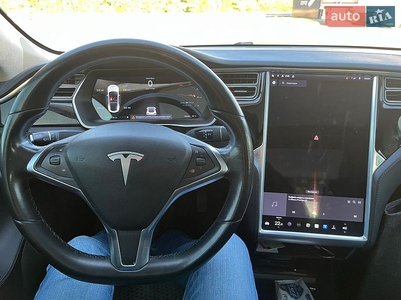 Лифтбек Tesla Model S 2015 в Белой Церкви